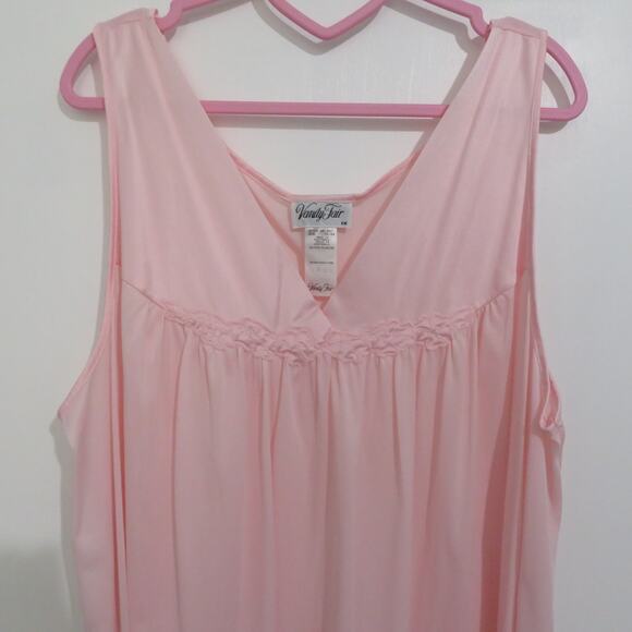 Vanity Fair Womens Sz 1X Vintage Pink Nylon V Neckline Sleeveless Coquette Slip - Picture 3 of 4